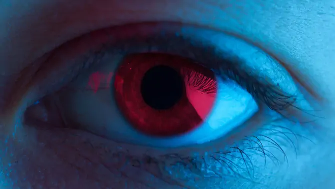 العيون الحمراء Red Eyes