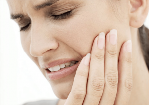 تعرف على علاج ألم الأسنان المزعجة بخطوات بسيطة بالأعشاب