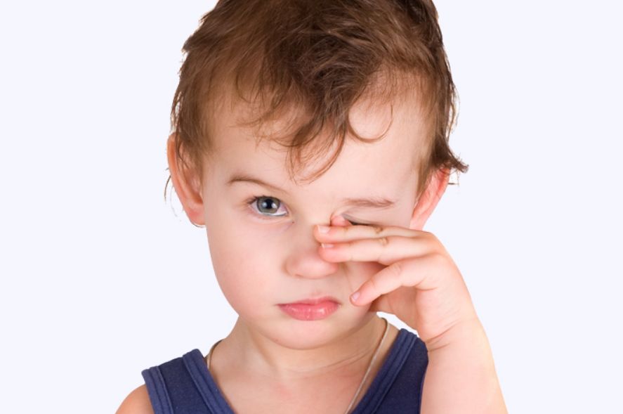أسباب التهاب العين عند الأطفال