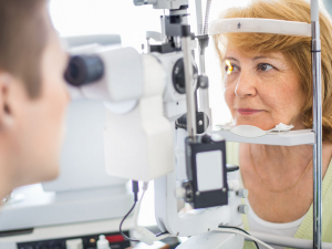 كيف يمكن علاج انحراف العين بالتمارين؟