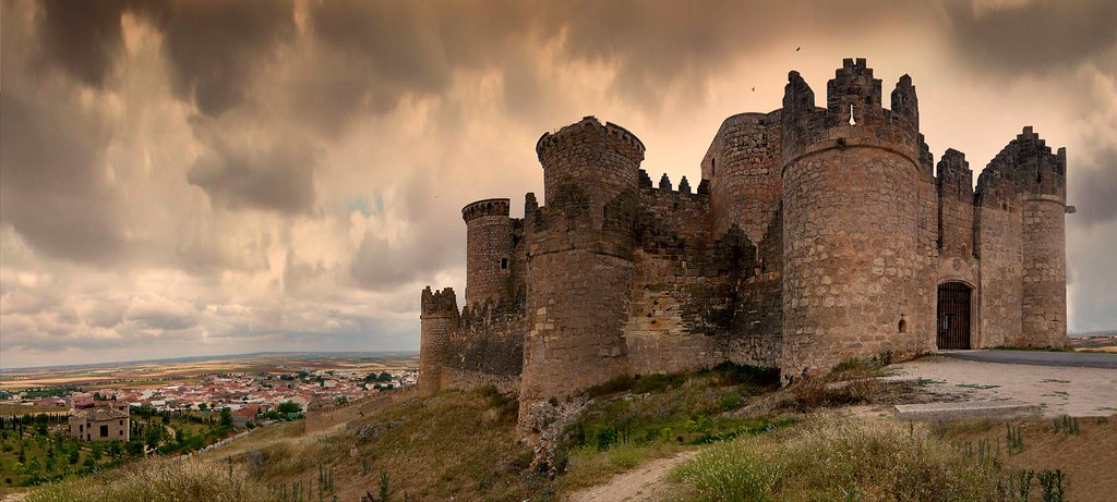 قلعة كاستيلو دي بيلمونتي
