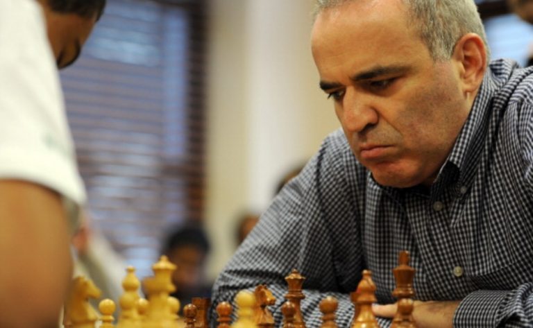 ملك الشطرنج غاري كاسباروف