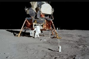 هل كان هبوط الإنسان على سطح القمر حقيقيًا!!!!!