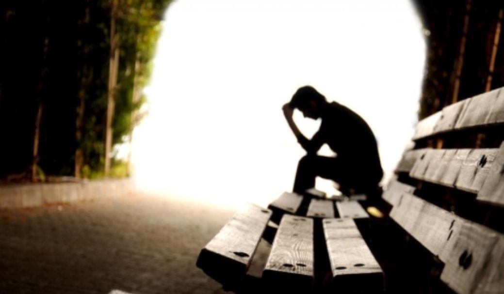 ما هي أعراض وأسباب و علاج الحزن الشديد ؟ وكيف يمكن تفريقه عن الحزن العادي؟
