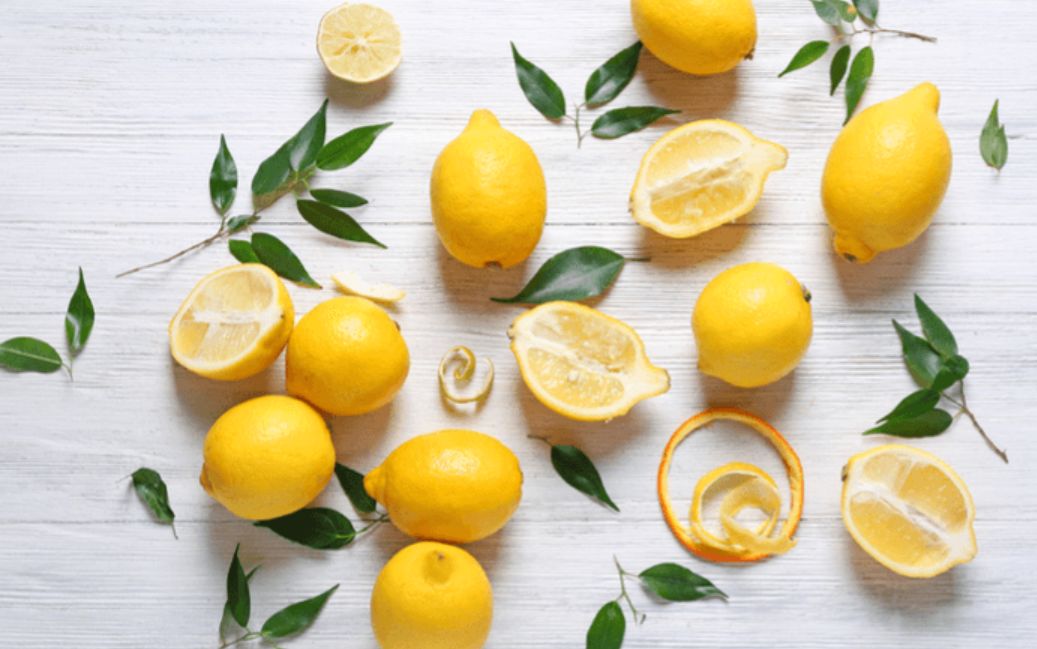 متى وكم من الوقت يمكن تطبيق عصير الليمون على البشرة؟