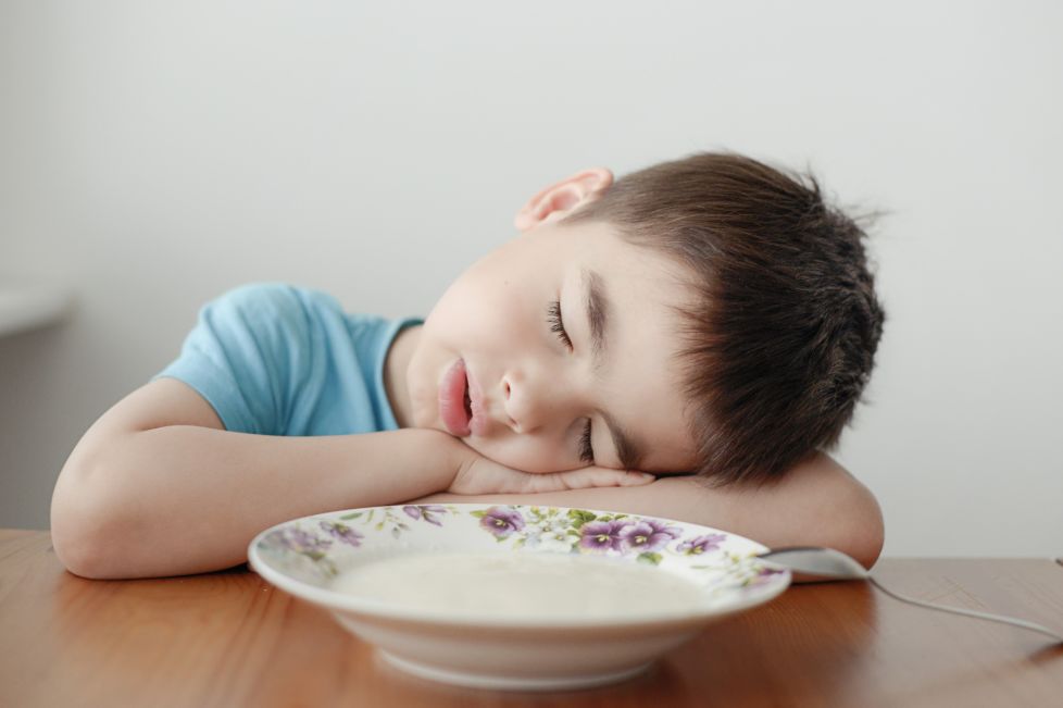 علامات قلة النوم عند الأطفال