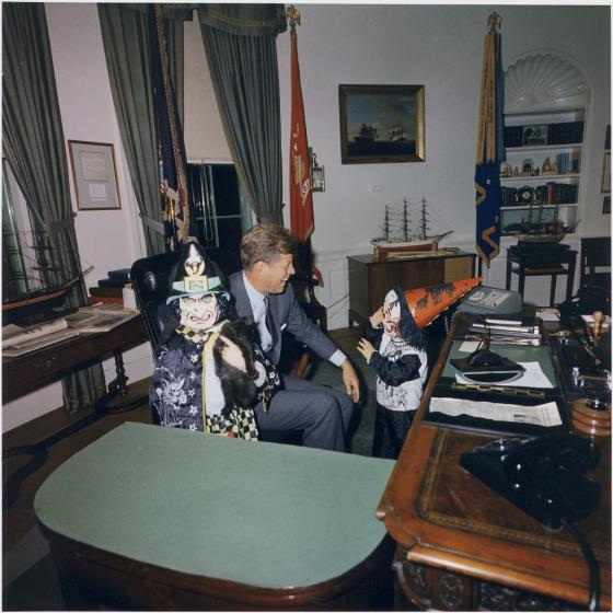 الرئيس الأميركي جون كينيدي في المكتب البيضاوي