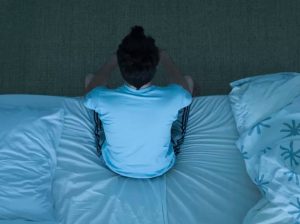 أسباب عدم النوم في الليل الـ 12 التي تضع نومك في خطر وتجعلك تعاني كل ليلة