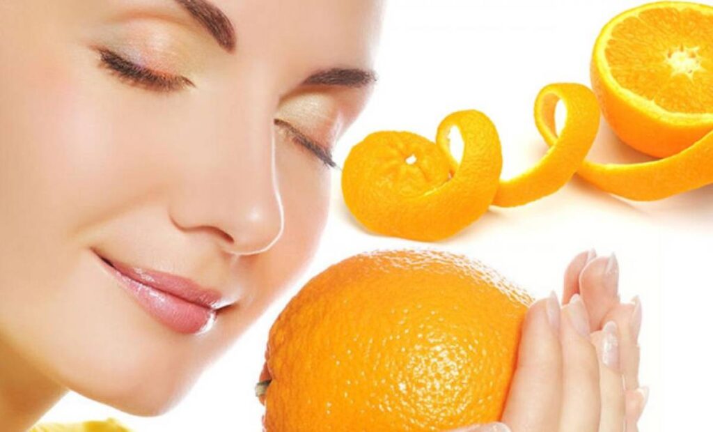 معظم الأشخاص يقومون برمي قشر البرتقال معتقدين أن الفوائد تقتصر على ثمرة البرتقال، إليك أسرار وحقاقق لا تعرفها عن فوائد قشر البرتقال.
