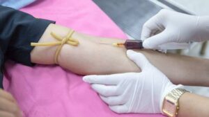 أهمية التبرع بالدم كقيمة انسانية نبيلة