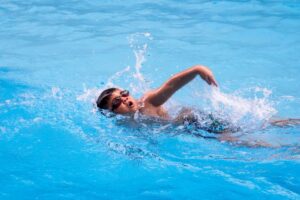 فوائد السباحة للأطفال