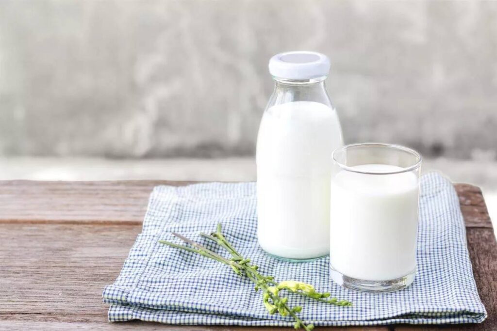 وصفة الحليب والماء البارد لعلاج الحبوب بعد إزالة الشعر