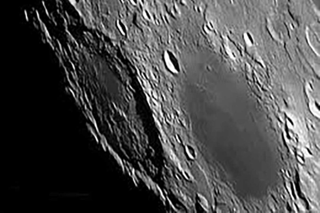 2 – كريتر جريمالدي Crater Grimaldi