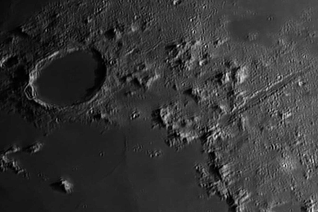 4 – كريتر أفلاطون Crater Plato