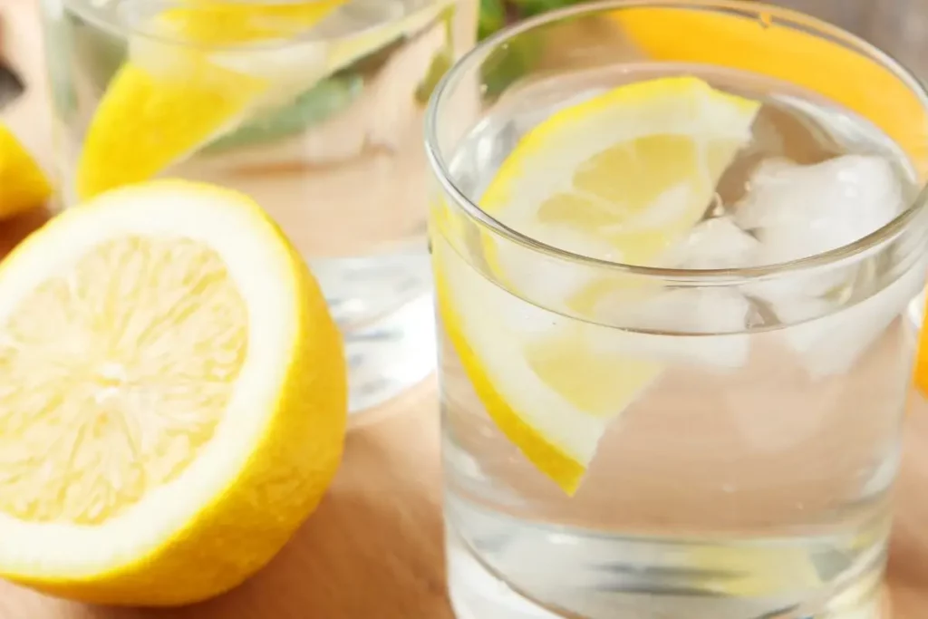 ما هي الآثار الجانبية لماء الليمون؟